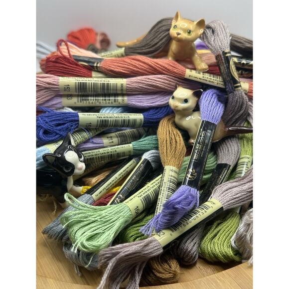 Huge 500 Lot of DMC Embroidery Floss Skeins Cross Stitch Thread NIP #01-3000s*** - Picture 1 of 14